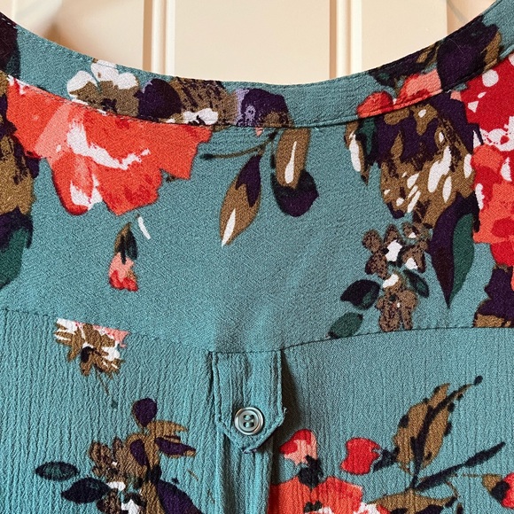 Market & Spruce tank with button trim and pocket - Picture 4 of 9